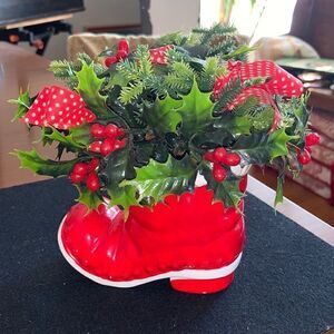 Vtg Inarco Christmas ceramic Santa boot complete with greenery‎